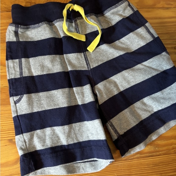 Hanna Andersson Striped Shorts 100 - Picture 1 of 2